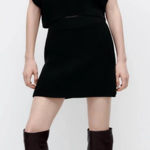 Zara kjol - Säljer denna kjol från zara i storlek M men funkar för mig som har S/M i kjolar. 