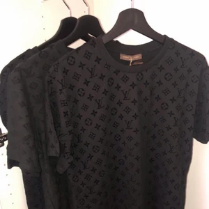 Lv T-shirt  - Storlek S