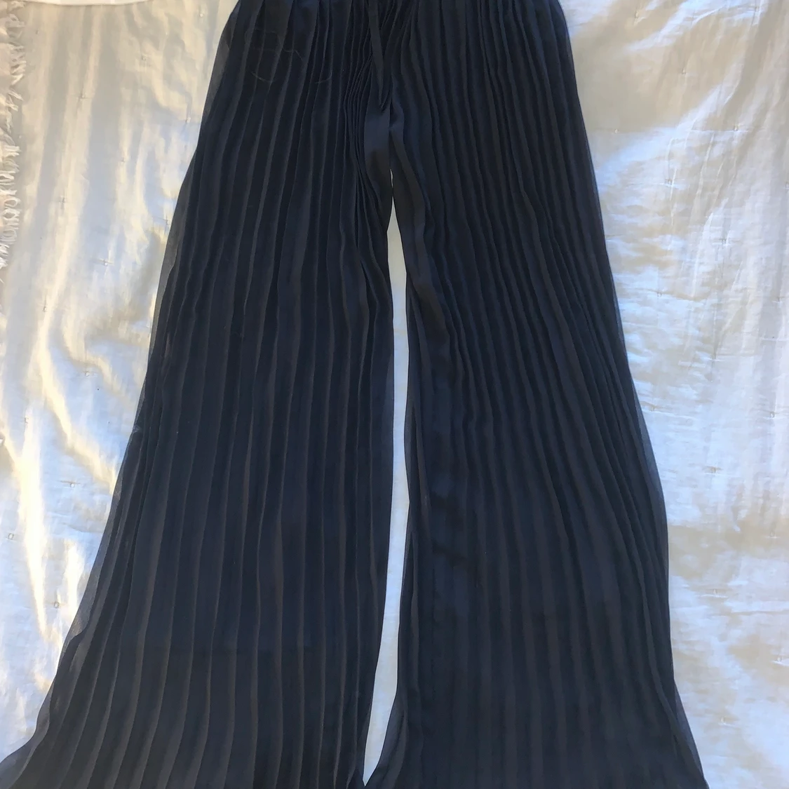 Svarta ribbade breda byxor