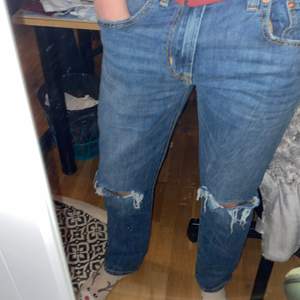 Jeans från lager 157 köpta för 175 så säljer dem för 80-100 dem är i 34 i bredd och 32 i längd och har knappt gått till användning så är i nyskick 