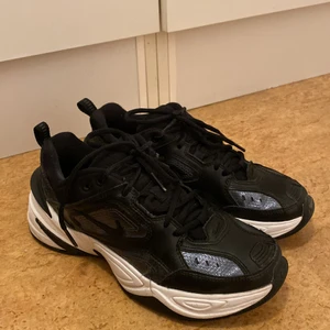 Nike M2K Tekno - Säljer mina nike sneakers pga av flytt. De är i ganska bra skick och har inte använts ofta. Frakt ingår i priset. Kan även mötas upp i Linköpings 