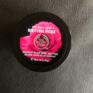Body butter ifrån the body shop i doften british rose. Aldrig använd. Köpt för 60 kr