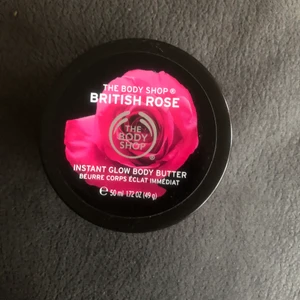 The body shop body butter - Body butter ifrån the body shop i doften british rose. Aldrig använd. Köpt för 60 kr