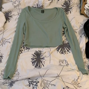 En topp - En helt ny topp från SHEIN i färgen mint grön.