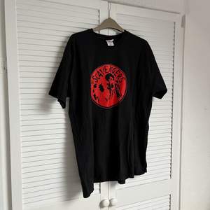 Grunge black and red t-shirt with cool motif.