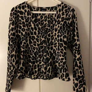 Oanvänd blus - Köpt på Gina Trico för 249kr. Saknar prislappen men nytt och oanvänd 