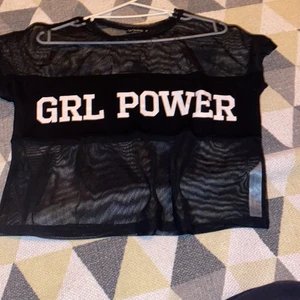 Tröja terranova  - Genomskinlig tröja förutom stället det står fel power på. Knappt använt 