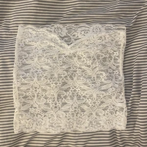 Spetstopp  - Säljer denna spetstopp, står ingen storlek men passar mig som har S. Gratis frakt 