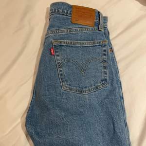 levis jeans modell 501. 🥰 Inte så vida i modellen, mer raka💞