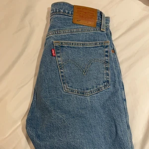 Levis 501  -  levis jeans modell 501. 🥰 Inte så vida i modellen, mer raka💞