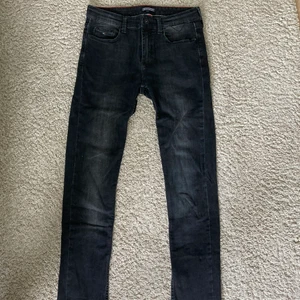 Tommy Hilfiger jeans - Tommy Hilfiger jeans i väldigt bra skick, använda fåtalet gånger. 