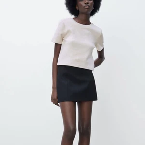 Zara stickad tröja - Säljer denna helt slutsålda stickade tröjan från Zara 