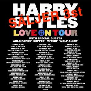 Hejhej! Jag säljer 3 stycken Harry Styles biljetter till konserten i Stockholm den 29onde juni. Jag har fått tag på bättre platser och kan inte lämna tillbaka dessa. Biljetterna är för den ljusrosa sektionen B305. Biljetterna är slutsålda så passa på! 1000kr/st. Hör gärna av er vid frågor:)❤️