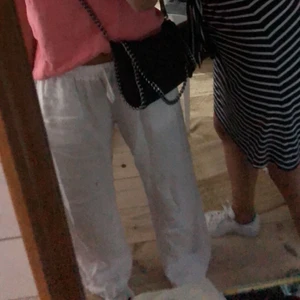 Linne byxor  - Superfina och sköna linnebyxor till sommaren! Använde få gånger så fortfarande fint skick👌🏻