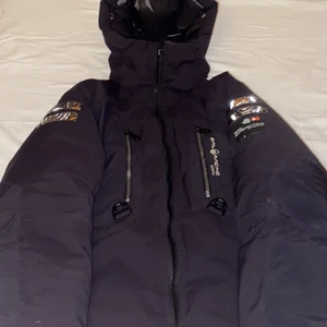 Sail recing jacka - S men siger som M