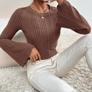 Brun topp🤎🧸 - Brun topp i mysigt material som är helt oanvänd! Säljer då den inte är min stil🤎 