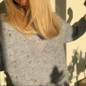 Stickad tröja - Stickad tröja köpt på plick. 