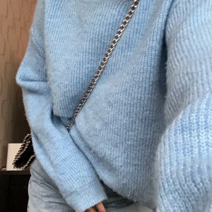 Stickad tröja - Stickad tröja i en underbar blå färg. Exklusive frakt