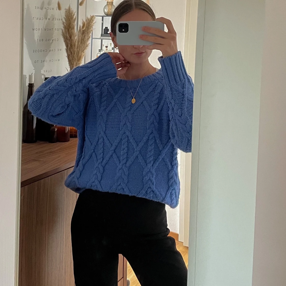 Blå stickad tröja  - 91