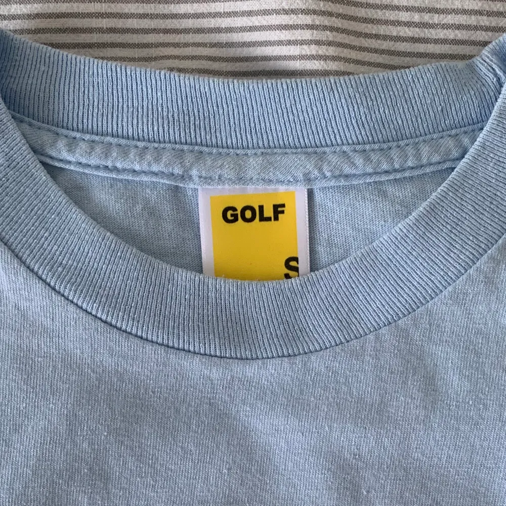golf wang tröja köpt 2018! jättefin men använder inte längre, skrynklig pga legat i garderoben ett tag. fint skick, lite nopprig men det är inget man tänker på. T-shirts.