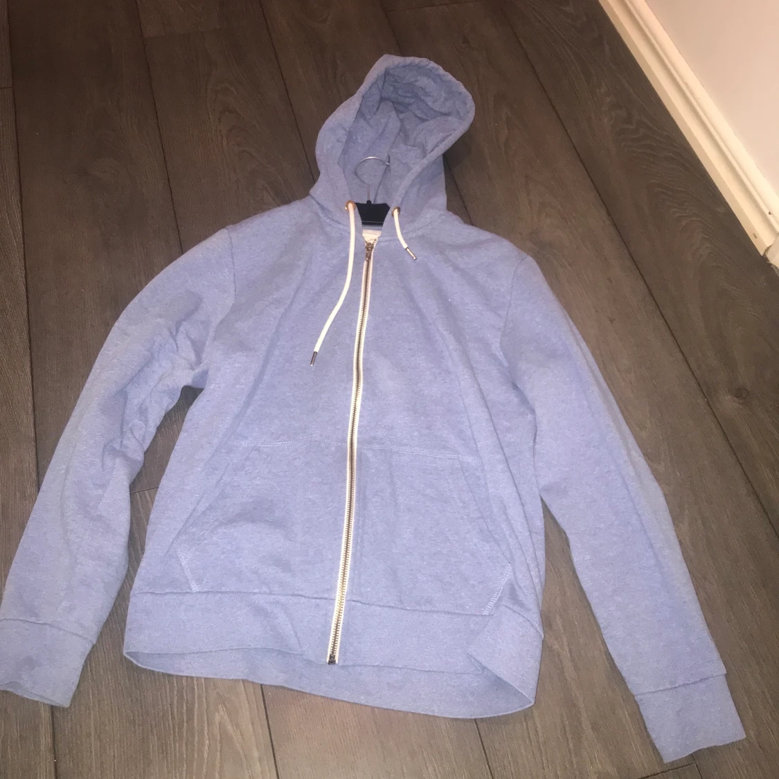 Ljusblå Hoodie  - 90