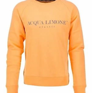 Acqua Limone orange - Denna tröja har jag ägt i 2år men har bara använts ca 10gånger där till att den är i bra skick☺️.          ordinarie pris= 1000kr.                                                          Nuvarande pris=199kr