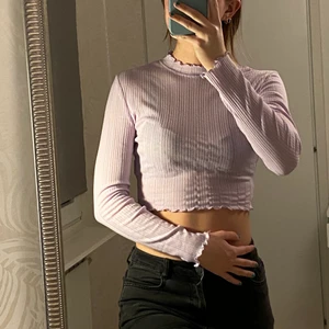 Lila långärmad  - Aldrig använt! Super fin färg och skönt material💕