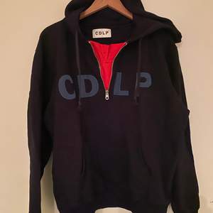 Säljer min half zip hoodie från CDLP i medium 