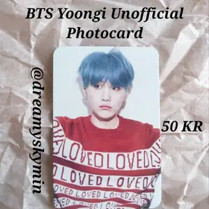Unofficial Photocard på Yoongi (Suga) från BTS. Kontakta om du vill köpa eller har frågor. Frifrakt och kommer med stickers med mera.