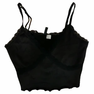 SPETSLINNE FRÅN H&M - svart SPETSLINNE från h&m, helt ny, i storlek large❤️ kan mötas upp i Uppsala och i Stockholm, annars står köparen för frakten 🥰