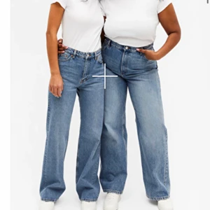 Jeans från monki stl 34 - Jag säljer ett par ljusa och ett par mörka jeans i mycket fint skick från monki o strl 34