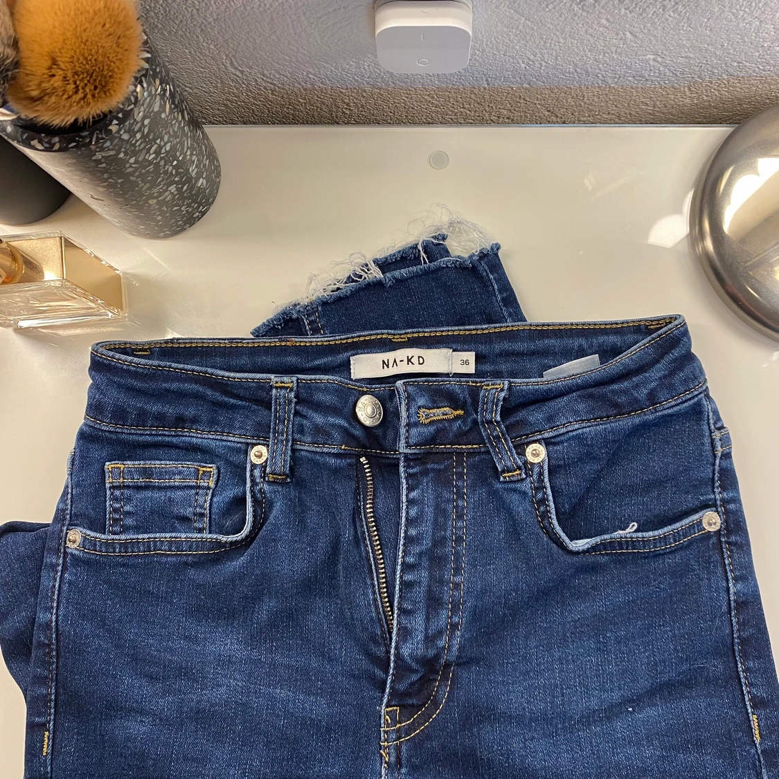 Mörkblå jeans från NA-KD - 90