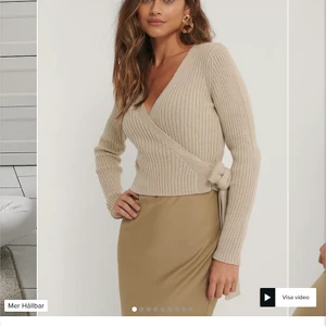 Tröja - Säljer en beige tröja från nakd, storlek S. Helt oanvänd. Säljer för 150 kronor.