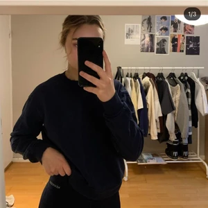 Sweatshirt  - Marinblå sweatshirt från nakd🤎🤍