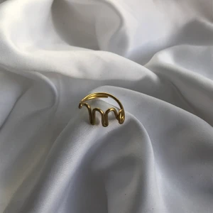Ring - Säljer en fin virgo/jungfrun ring💖 justerbar och köparen står för frakten