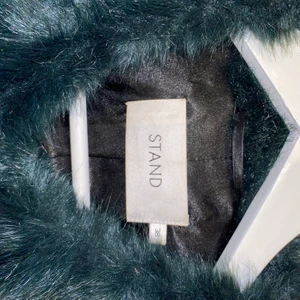 Stand pälsjacka - Använd endast 3 gånger. Bra skick. Liten i passformen.