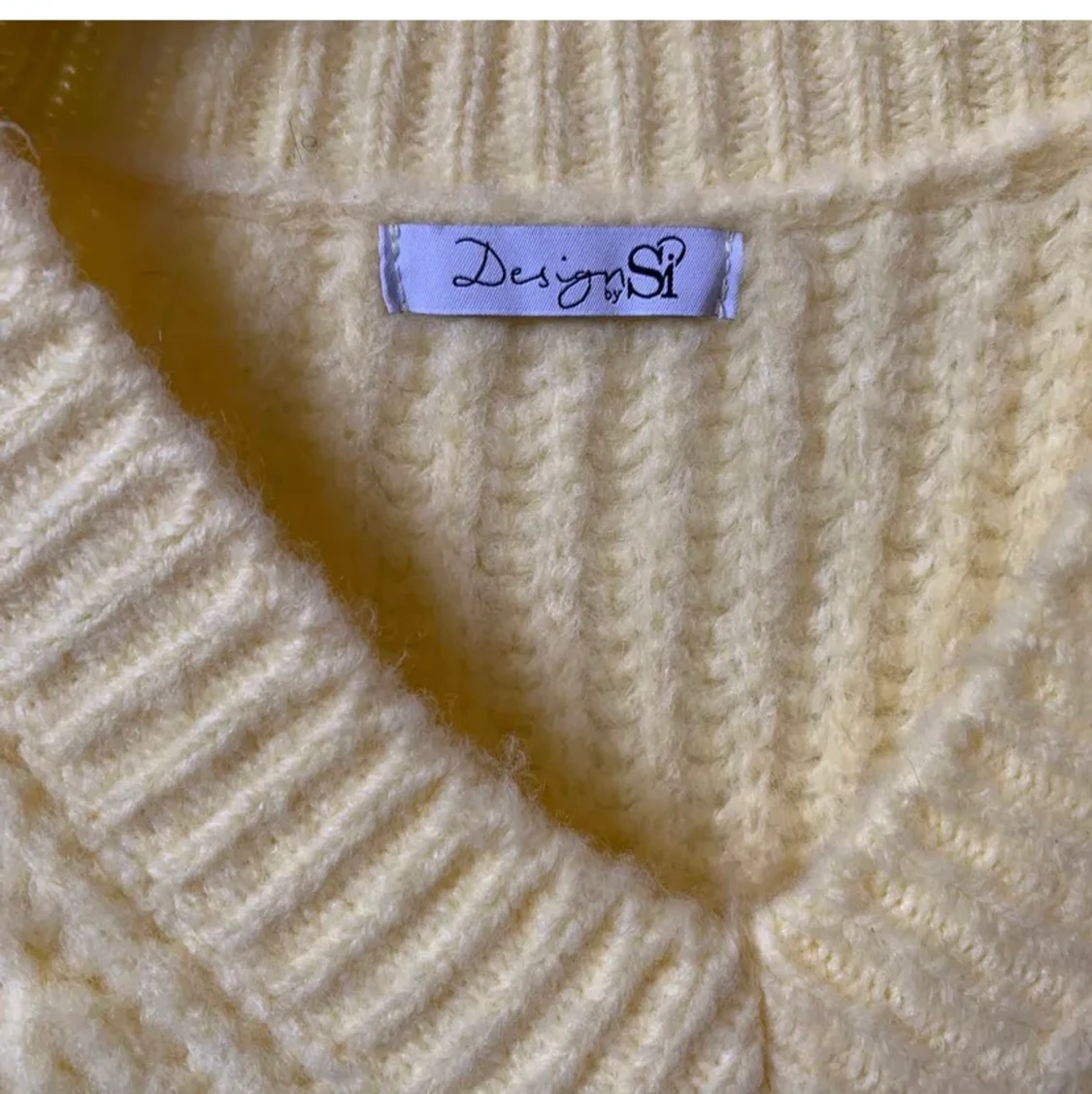 Stickad väst från DesignbySi - 91