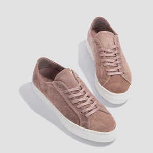 Filippa k sneakers - Gammalrosa sneakers från Filippa k i bra kvalite och bra skick. Material: mocka Storlek: 37. Frakt tillkommer