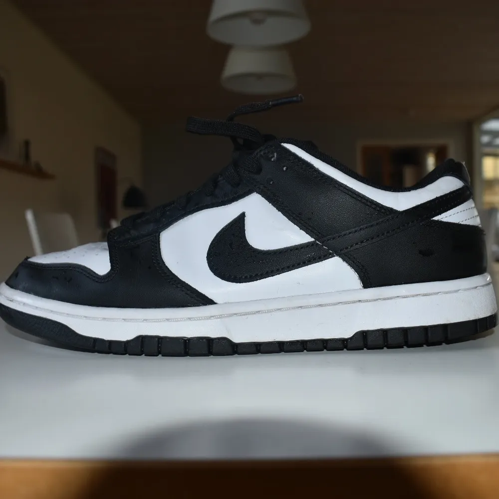 Nike sb dunks  Good condition worn a little bit. Small creases But otherwise fantastic quality!. Skor.
