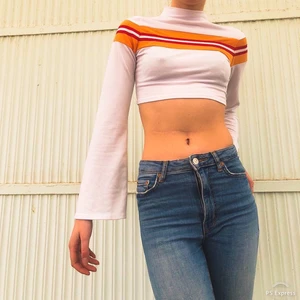 Croppad polo - Våren är här och vem är inte taggad på det?!  Denna lilla (iaf korta) pärlan är ifrån ”boohoo” Strl S  99 kr🔥 hitta din inre spicegirl!