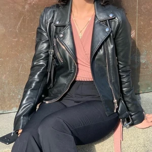 Zara skinnjacka  - Använd men i väldigt bra skick! 