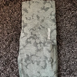 Gymshark Leggings - Säljer ett par av mina favorit tights! Väldigt fint skick. Nypris (600)! Frakten är inkluderad i priset☺️☺️