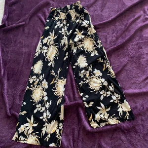 Byxor  - Nyskick, framhäver dina kurvor sjukt mycket. 