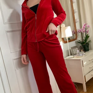 Mjukis sätt  - Röd mjukisaätt! Jätte din och skön🥰✌️