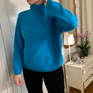 Blå långärmad polotröja  - Jätte varm och bekväm, nästan helt ny🥰