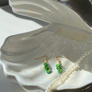 egentillverkade örhängen  - Söta egentillverkade örhängen. 🤍                       Säljer för 35 + 12kr i frakt!                                       