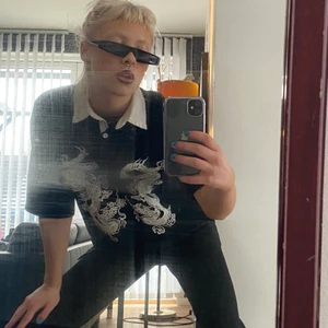 AS NAJS SKJORTA/T-shirt - säljer min t-shirt från Own Savior pga den inte passar min stil längre, fint skick!