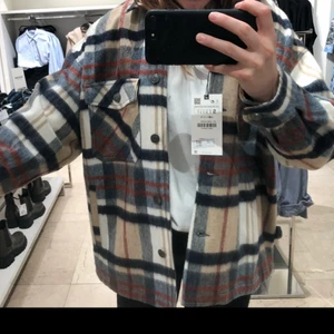 Jacka  - Helt ny endast testad en gång! Ordinarie pris 550kr  