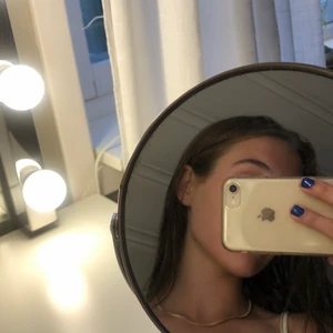 ? - Säljer denna guldiga kedja, fick i present så vet inte vart den är köpt! 