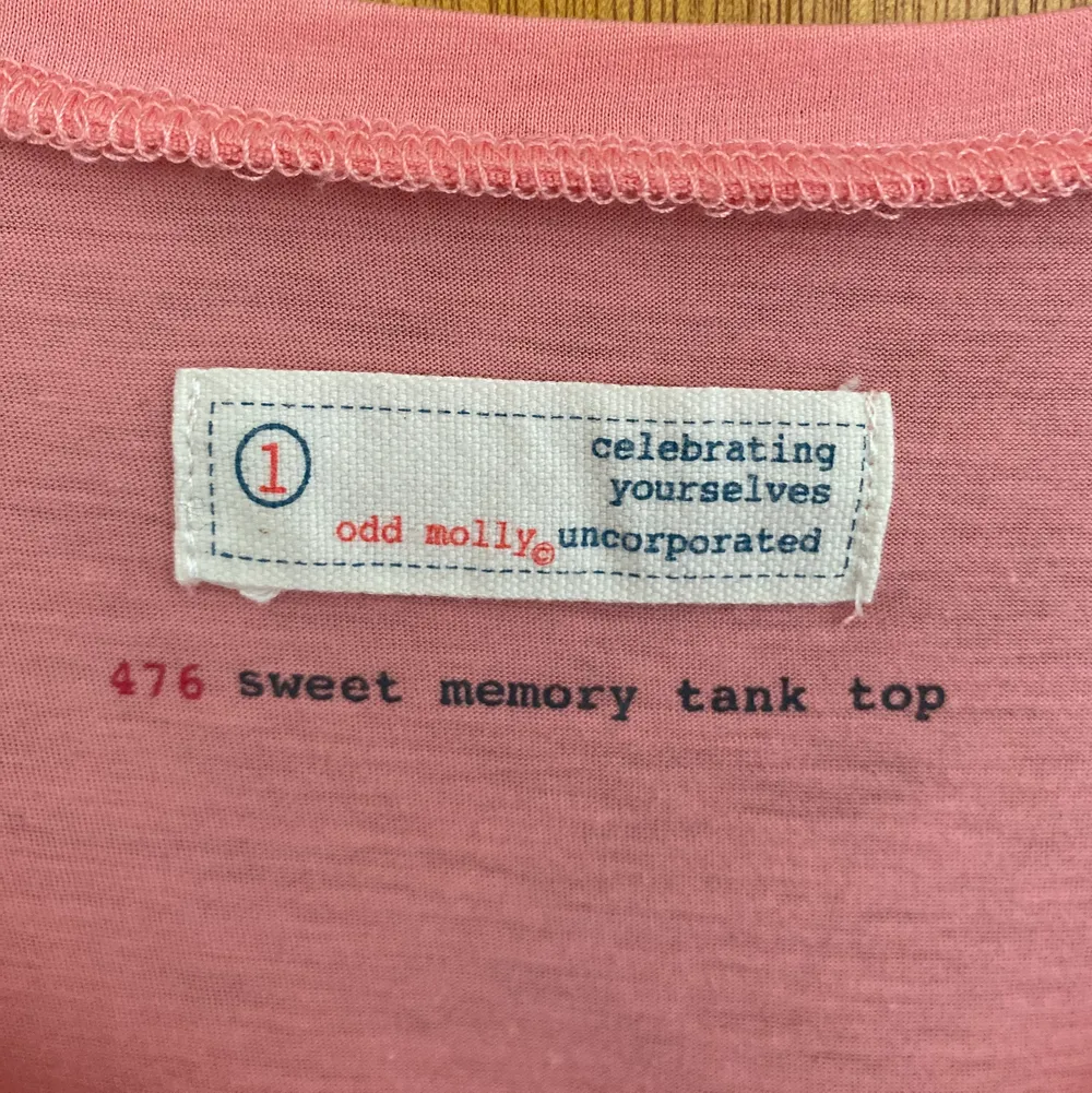Gulligt linne från odd Molly i storlek nr 1, skulle söga det är som en storlek M skulle även passa S✨ härlig lax rosa färg ✨. Toppar.